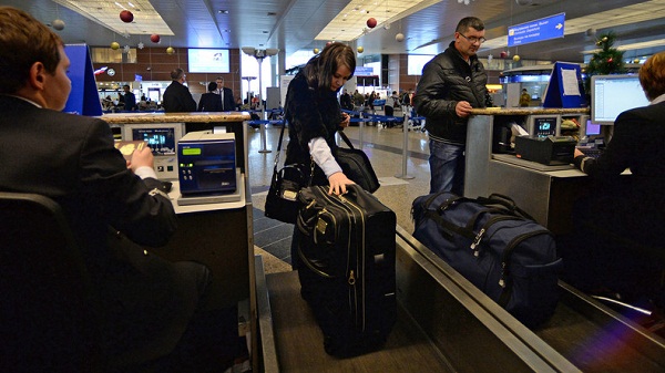 Transport aérien: les téléphones portables interdits en soute à partir du 1er avril