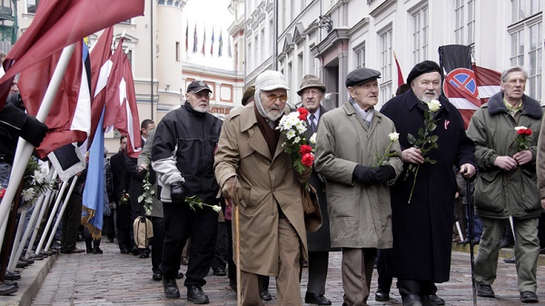 Lettonie: des centaines d`anciens combattants nazis participent à une manifestation à Riga