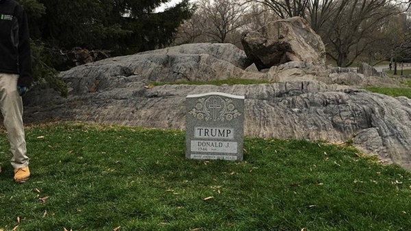 La «tombe» de Donald Trump est apparue dans Central Park, à New York