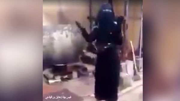 «Sauvez-nous de l’EI ou bombardez-nous avec des armes chimiques», supplie une Irakienne - VIDEO