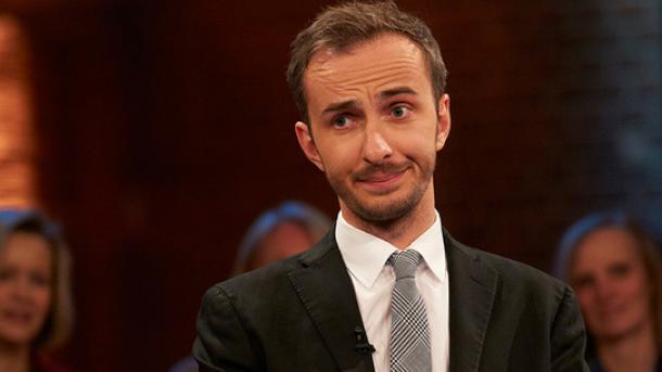 Erdogan a porté plainte contre Jan Böhmermann qui a récité un poème qui l`insultait sur ZDF