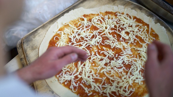 Un patron de la mafia arrêté par des policiers déguisés en livreurs de pizza