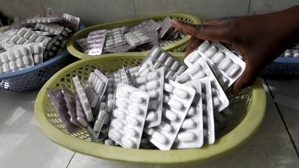 Un banquier suisse arreté pour trafic de médicaments contre le VIH destinés à l`Afrique