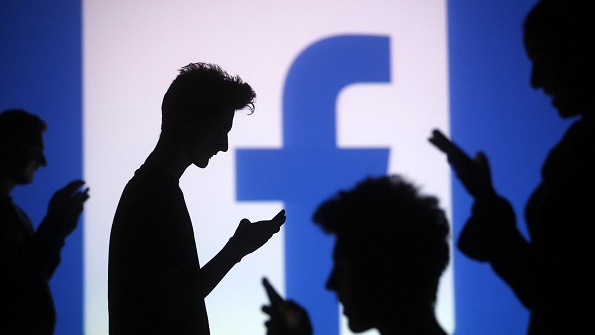 Facebook accusé en Norvège de censurer la photo de la fillette brûlée au napalm
