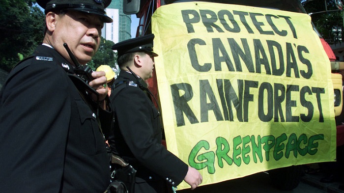 Canada: le gouvernement du Québec déclare la guerre à Greenpeace