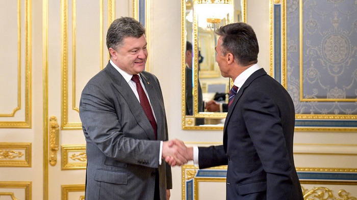 Porochenko désigne un ancien chef de l`OTAN au poste de conseiller