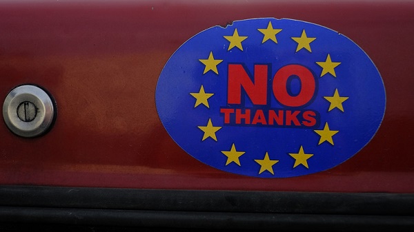 La part des Britanniques voulant sortir de l’UE l`emporte pour la première fois dans un sondage