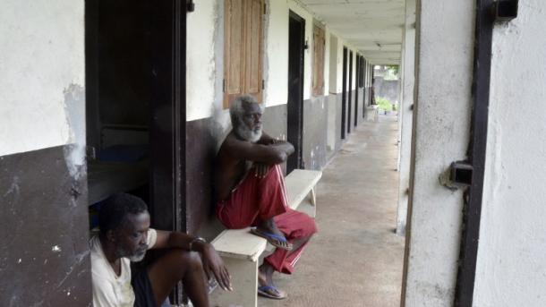 Au Gabon, les malades mentaux traités "comme des animaux"