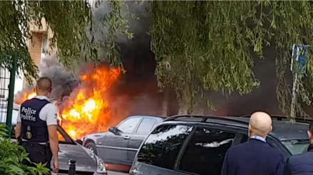 Violences dans le quartiers de Molenbeek en Belgique : deux voitures de polices incendiées - VIDEO
