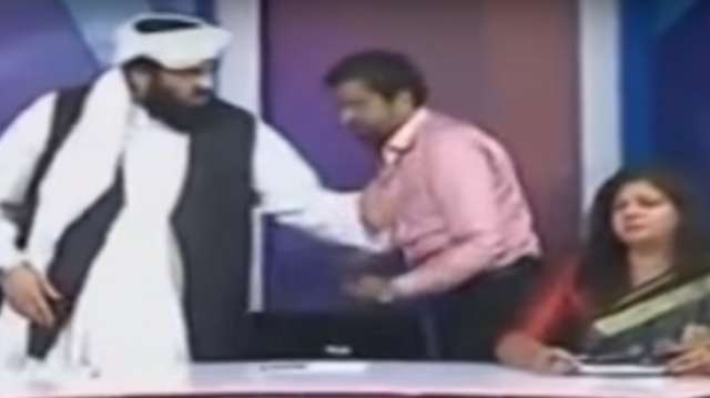 Pakistan: en plein débat télévisé, un élu menace une activiste de viol et tente de la taper - VIDEO