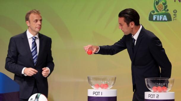 Blatter affirme que des tirages au sort ont été truqués en Europe