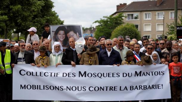 Policier tué en France: manifestation hommage d`associations musulmanes