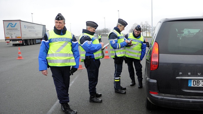 Les gendarmes ont tenu Salah Abdeslam le lendemain des attentats… pendant 30 minutes