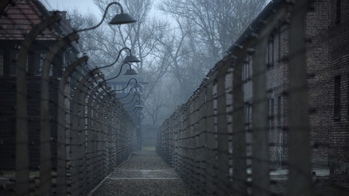 Après plus de 50 ans, un présumé survivant américain d`Auschwitz reconnaît avoir tout inventé