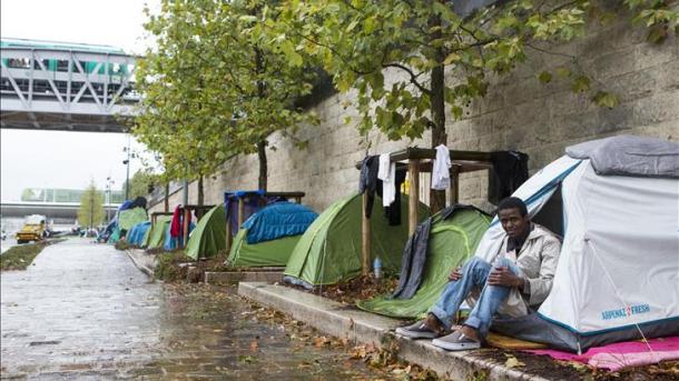 Paris: Evacuation d`un camp de réfugiés