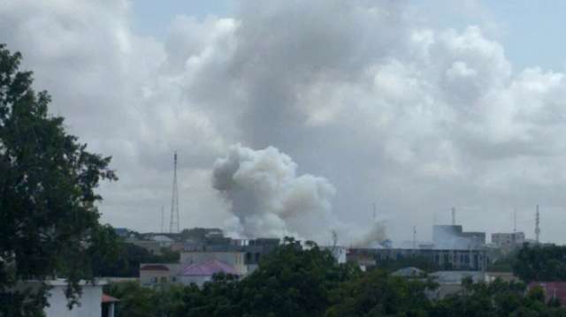 Deux explosions et des coups de feu à Mogadiscio en Somalie