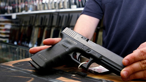 Les Allemands se ruent sur les armes d`autodéfense dans la peur de nouvelles attaques