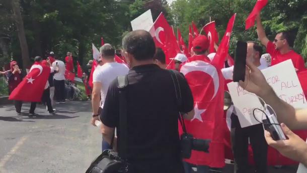 Etats-Unis: Des Turcs manifestent devant la résidence de Gulen en Pennsylvanie