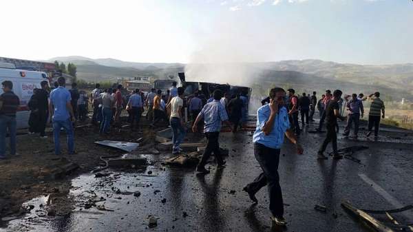 Turquie : six morts et quatre blessés dans l`explosion d`une voiture contre un convoi de police