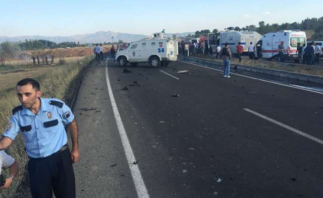 Strong explosion occurs on way to Turkish airport, 6 killed