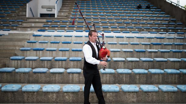 GB: un joueur de cornemuse tué par son instrument