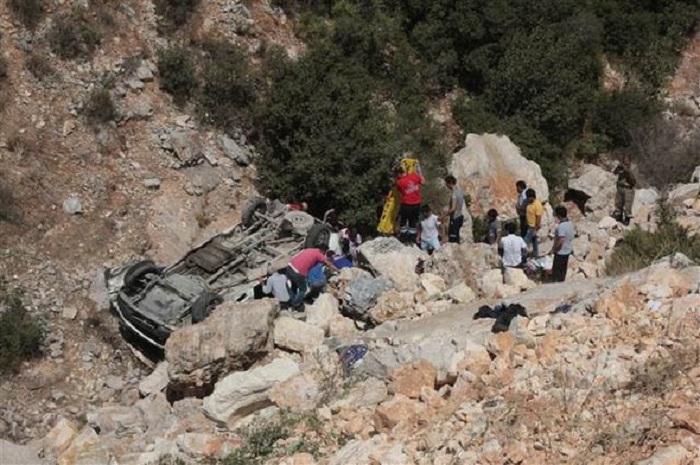 Türkiyədə avtobus dərəyə aşdı: 8 ölü 