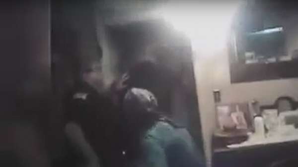 Etats-Unis : la police utilise du gaz poivre contre une femme noire de 84 ans - VIDEO