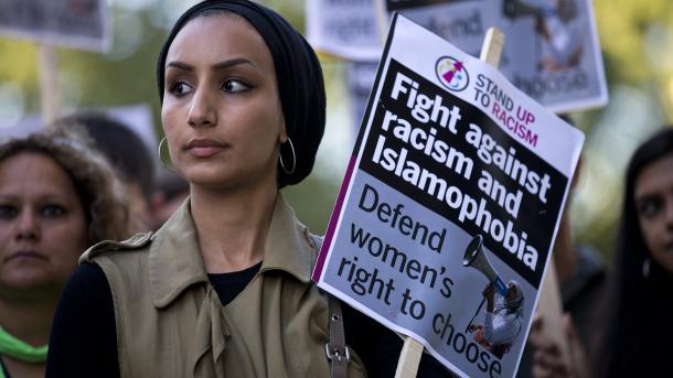 Les Britanniques favorables à l`interdiction de la burqa et du burkini