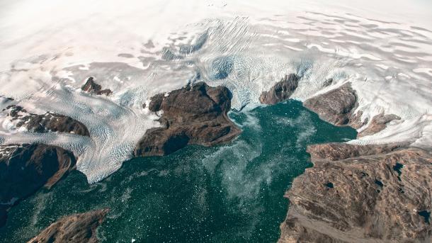 Les glaces du Groenland fondent plus vite qu`estimé