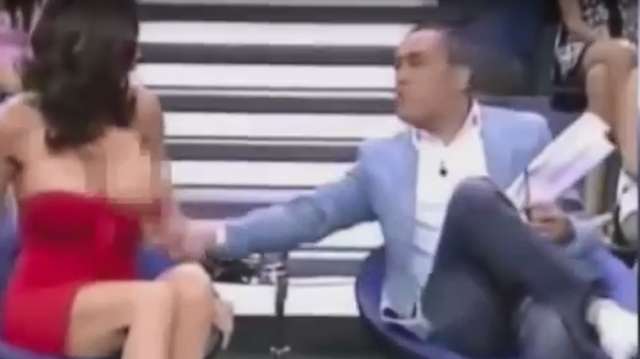 Espagne : un présentateur dévoile en direct le sein d`une star sans son consentement - VIDEO