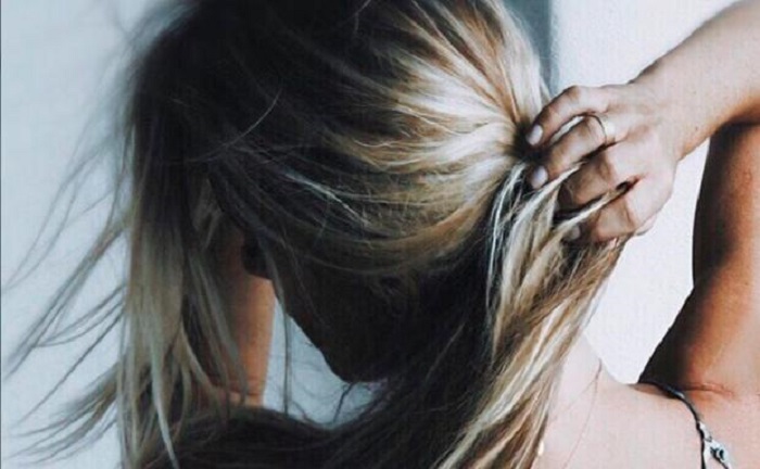Diese 7 Angewohnheiten ruinieren dein Haar