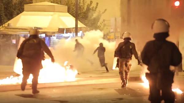 Pluie de cocktails Molotov à Athènes : une manifestation dégénère