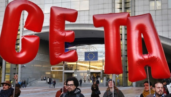 CETA: Justin Trudeau n`ira pas au sommet UE-Canada, faute d`accord entre Belges