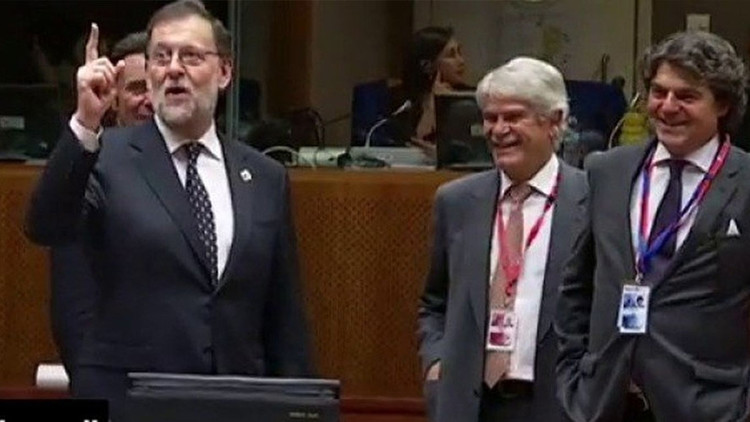 “Bueno, one hour“: la nueva `perla` de Rajoy
