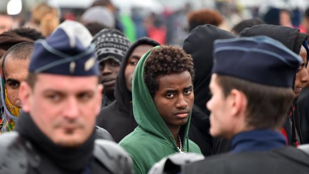Le Royaume-Uni accueillera "tous les mineurs isolés" de Calais ayant des proches outre-Manche