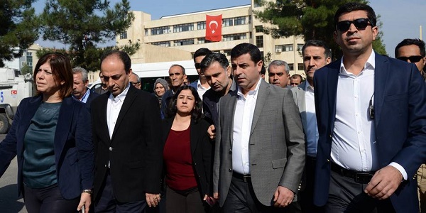 Turquie: les deux maires de Diyarbakir en détention pour activités terroristes