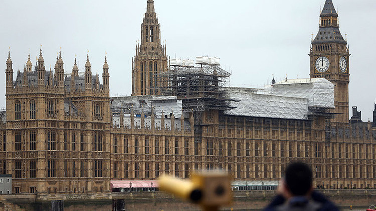  Evacuan el Parlamento británico por alerta de incendio