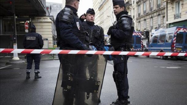 France: 4 000 perquisitions, 500 interpellations depuis le début de l`état d`urgence