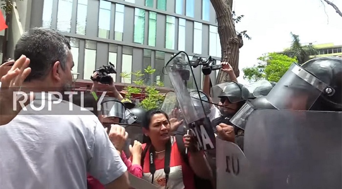 Peruvians protest TPP & Obama visit, clash with police ahead of APEC summit - VIDEO 