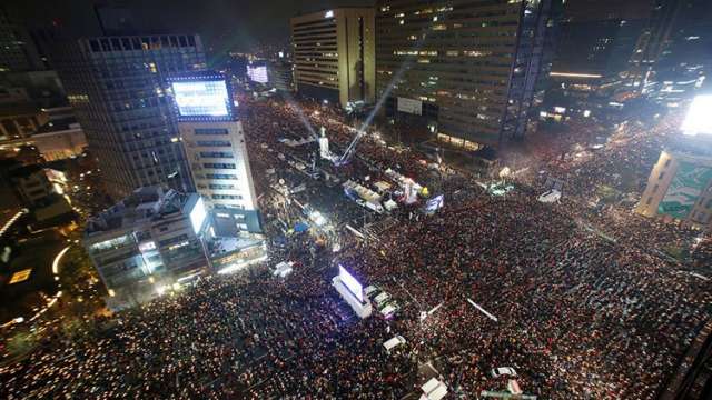 Más de un millón de manifestantes marchan contra la presidenta surcoreana en Seúl