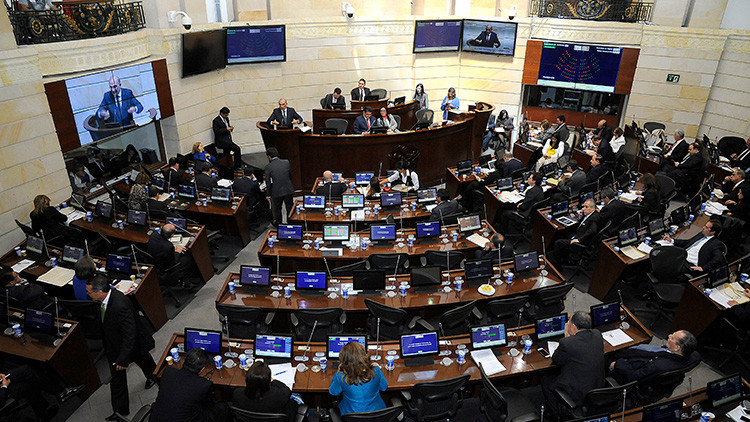 El Senado de Colombia aprueba por unanimidad el nuevo acuerdo de paz con las FARC
