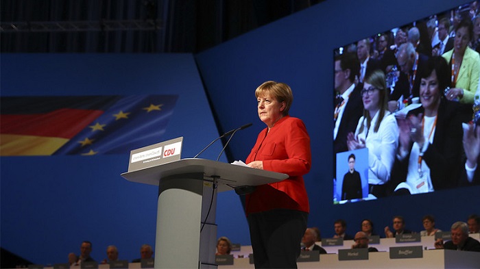 Angela Merkel appelle à l`interdiction du voile intégral en Allemagne