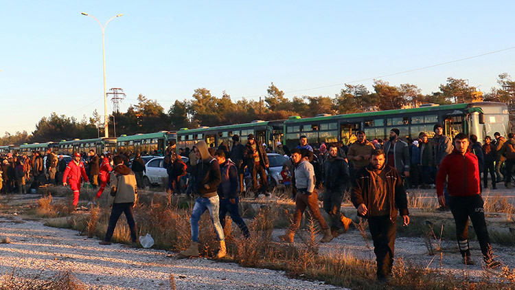 Suspenden la evacuación en Alepo por el ataque rebelde contra un barrio del este