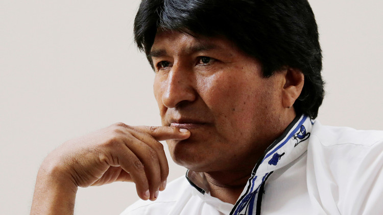 Medio británico acusa a Evo Morales de ver porno en plena reunión oficial