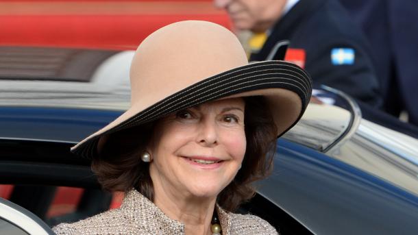 Suède: la reine Silvia assure cohabiter avec des "fantômes" dans son château