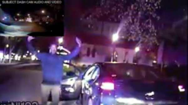 Chicago: un jeune homme battu par la police pour avoir volé… sa propre voiture ! - VIDEO