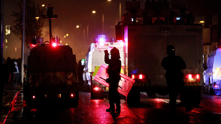 “Un vil acto de terrorismo“: Hieren de bala a un policía británico en Belfast