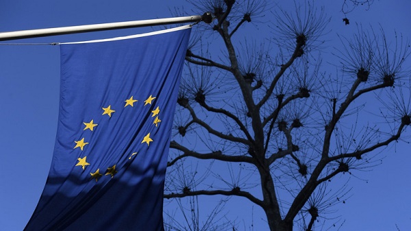 Bruxelles veut contraindre Facebook à éradiquer les «fake news»
