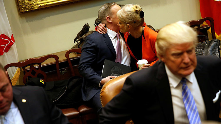 “El trabajo de Trump es torpedeado por su propia Administración“