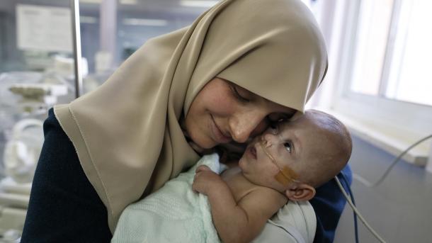 Gaza: après six mois d`attente, une mère retrouve son bébé